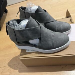 Journee Collection Seena Wedge Sneakers- Size 9